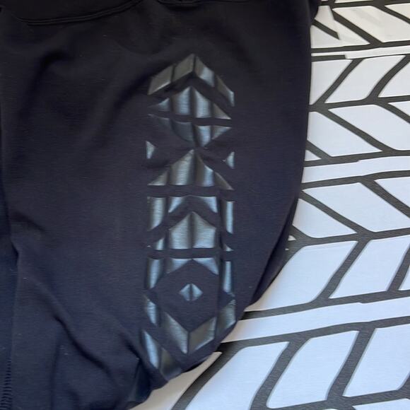Lululemon athletica 23” crop leggings - Picture 5 of 6